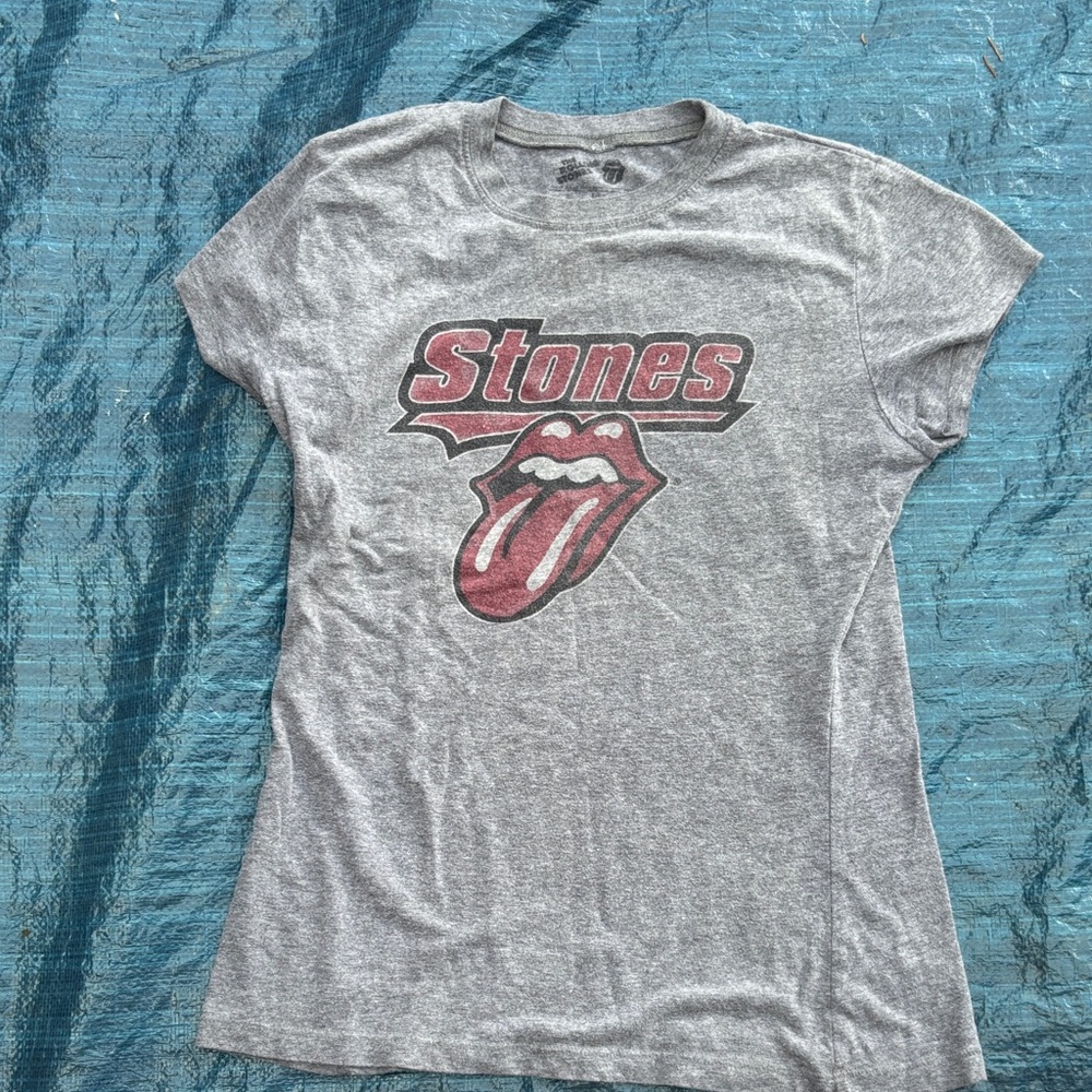 Source Unknown Gray Tee with Red Graphic